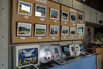 写真と部品等の展示