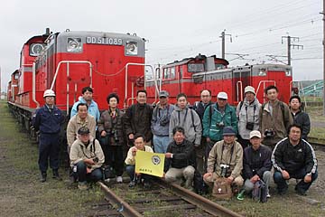 DD51更新機の前に集合