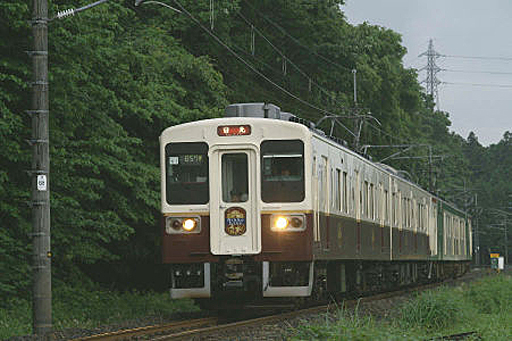 日光線では3本撮影するも3本目がレトロ塗色車