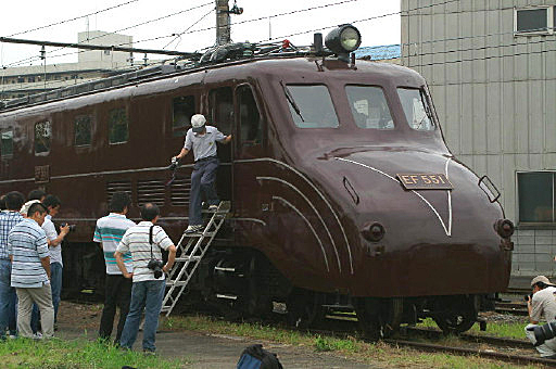 今回は、特別にEF55型の車内も見学させていただいた