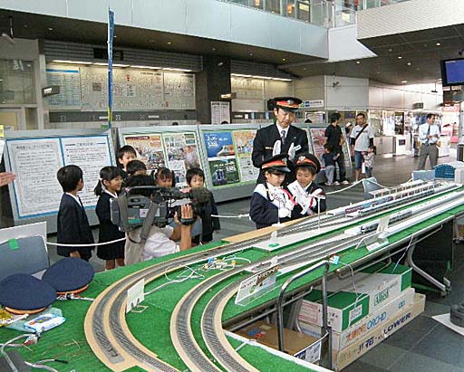 会場全景 JR高松駅コンコース