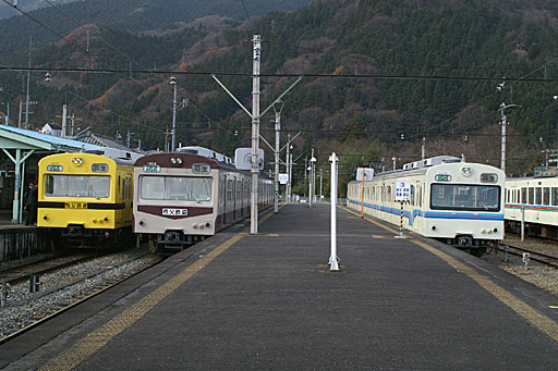 秩父鉄道色3色並び
