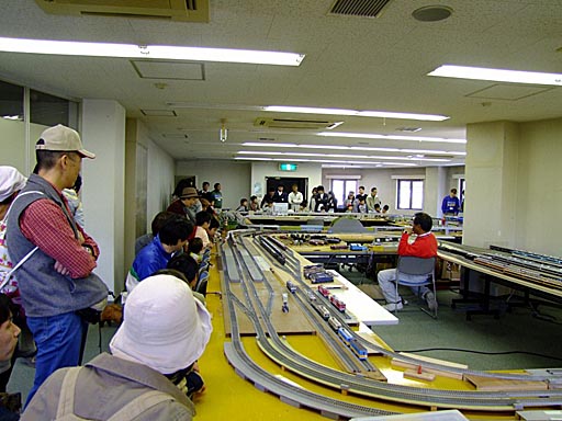 HOゲージレイアウト側から見た公開模型運転会