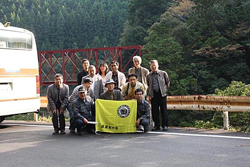 鉄骨トラスの赤鉄橋