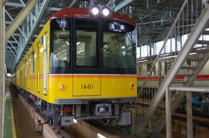 1000系(中野検車区内にて)